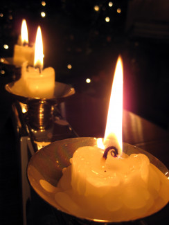 brennen Kerzenreihe in Lätare Kirche